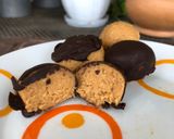 Foto del paso 4 de la receta: Trufas express hechas con torta en taza💓