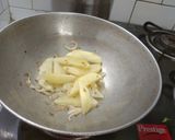 A picture of step 1 of Potato and bell pepper curry recipe.