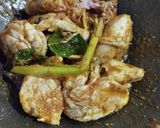 Foto langkah ke 1 dari resep Kare Ayam Telur.