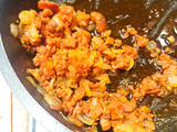 Huevos al nido con chorizo