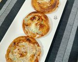 Foto del paso 5 de la receta: Ensaimada rellena de sobrasada gratinada con queso roquefort a la miel