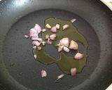 Foto del passaggio 5 della ricetta Gnocchi con ragù bianco di tastasale e pioppini, con crema di porro