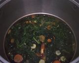 Foto langkah ke 6 dari resep Sayur Bening Kemangi - (Bayam Wortel Jagung Muda (Putren)).