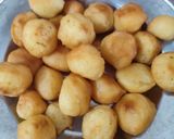 Foto langkah ke 5 dari resep Oliebollen (Donat Belanda).