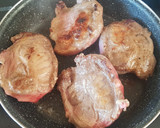Foto del paso 1 de la receta: Galta de cerdo guisada con verdura y tomate seco a la Camarlenca