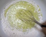 Foto langkah ke 4 dari resep Pandan Cheese Sponge Cake.