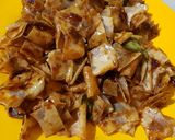 Foto langkah ke 4 dari resep Sambal goreng kulit pangsit.