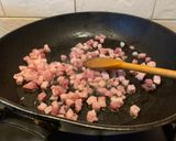 A picture of step 1 of Prawn and bacon pasta sauce.