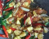 Foto langkah ke 4 dari resep Ayam,tahu,telor puyuh masak saos asam manis.