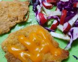 Foto del paso 6 de la receta: Milanesas de pollo (al horno) y ensalada crocante