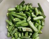 A picture of step 1 of Beans with Sesame Seeds.