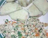 A picture of step 2 of White yam and fried veggies.