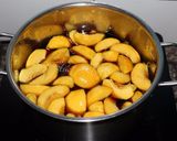 Hình bước làm 2 của món Đào ngâm và Trà đào homemade thần thánh xua tan cơn nóng