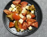 Foto del paso 2 de la receta: Parrochas fritas con ensalada de tomate y queso mozzarella