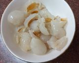 A picture of step 2 of Lychee & coconut pudding 🍮.