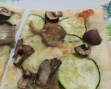 Foto del paso 7 de la receta: Pizza calabacín, setas y champiñones (opción vegana)