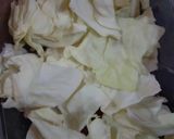 Foto langkah ke 1 dari resep Sop sawi hijau dan sosis.
