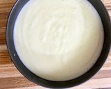 صورة لخطوة 1 من وصفة حلى مهلبيه بيضاء بالمانجو والرمان خرافي 🥭
