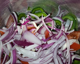 Foto del paso 3 de la receta: Achad 🥗 🍅 Ensalada fresca para acompañar comidas picantes