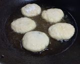 Foto langkah ke 3 dari resep Roti Goreng isi Coklat.
