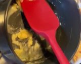 A picture of step 2 of Souffle Cheese Omelette.