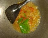 Foto langkah ke 3 dari resep Telur gulung isi ayam suir pedas.