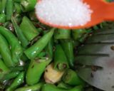 A picture of step 2 of Green chilli sauce.