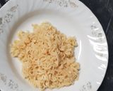 รูปขั้นตอนการทำที่ 1 ของ ยำบะหมี่ปลากระป๋องไข่ลวกยางมะตูม