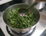 A picture of step 1 of Methi sabji.