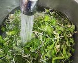 A picture of step 3 of Mi Quang Chicken Drumstick Noodles.