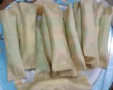 Foto langkah ke 3 dari resep Spring Roll Marshmallow.