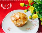 Hình bước làm 9 của món Muffin Cam rắc hạnh nhân