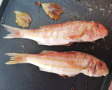 Foto del paso 2 de la receta: Salmonetes a la plancha🍃