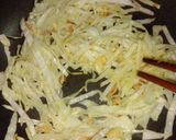 รูปขั้นตอนการทำที่ 4 ของ ผัดโซบะกุ้งกระเทียม (Stir-Fried Soba Noodles with Shrimp and Garlic)