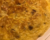 Foto del paso 8 de la receta: Tortilla de patatas del cocido y cebollita roja