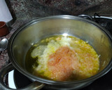 Foto del paso 1 de la receta: Patatas estofadas con tacos de jamón