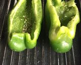 Foto del paso 1 de la receta: Pimiento grillado relleno con cuscús y salsa de kanikama