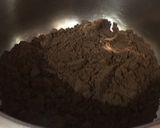 A picture of step 2 of Orio biscuits cake.