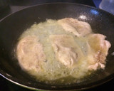 Foto del paso 2 de la receta: Pechuga de pollo en salsa de champiñones con nata
