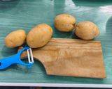 Foto del paso 3 de la receta Muslos de pollo con patatas en el pizzapan