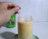 Foto langkah ke 4 dari resep Ice Mango Matcha Latte.