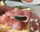 Foto del paso 8 de la receta: Carpaccio de vacuno con salsita de limón y parmesano