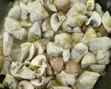 A picture of step 3 of Chicken Breast with Cream and Mushrooms.