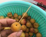 Hình bước làm 1 của món Mơ ngâm đường