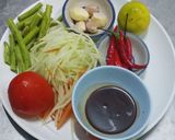 รูปขั้นตอนการทำที่ 1 ของ ส้มตำปลาร้ากุ้งลวก
