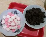 Foto langkah ke 1 dari resep Coklat yupi isi kacang.