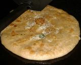 A picture of step 5 of Paneer paratha.