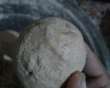 A picture of step 3 of Litti choka with coriander chutney.