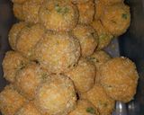 Foto langkah ke 4 dari resep Bola-bola Singkong Isi Keju/Coklat.