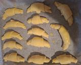Köménymagos sörkifli sajtkrémmel,sajttal töltve 🥐🥐🥐 recept fázis 6 fotója